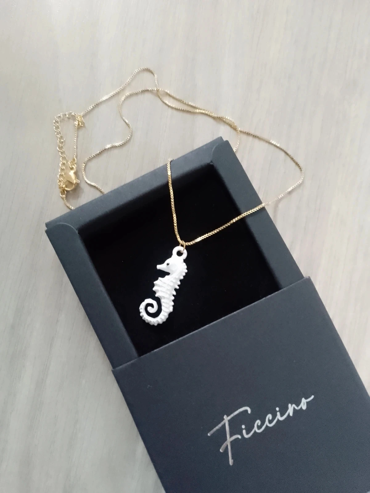 Collier bohème hippocampe blanc – photo 2